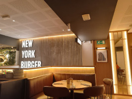 New York Burger inside