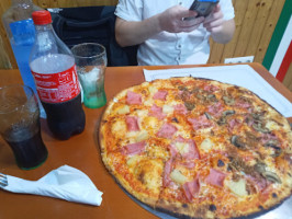 Tutto Pizza food