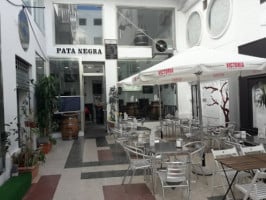 Pata Negra outside