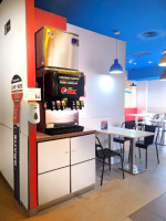 Domino's Pizza Av. Doctor Jimenez Diaz inside