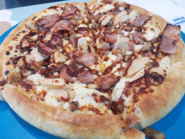 Domino's Pizza Av. Doctor Jimenez Diaz food