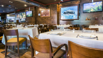 La Cantina inside