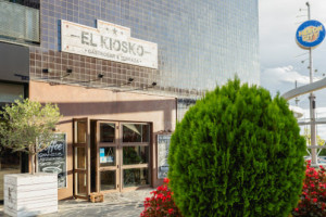 El Kiosko Heron City outside