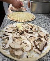 Allô Pizza food