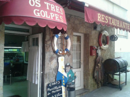 Los Tres Golpes inside