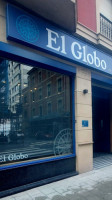 El Globo outside