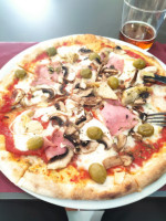 Pizzeria Bella food