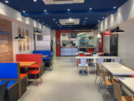 Domino's Pizza Av. Castilla La Mancha inside