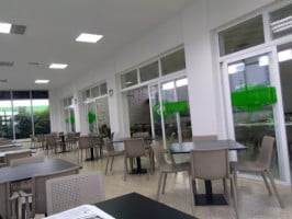 Y Cafeteria Corner inside