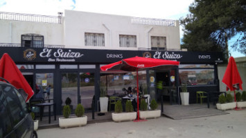 El Suizo outside