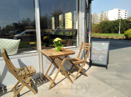 Roots Fresh Food Bistro Dentro