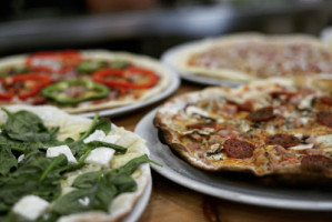 Pompeya Pizzas food