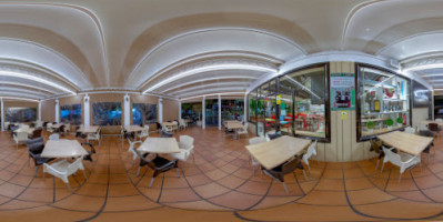 Cafeteria La Fuente inside