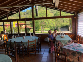 Bar Restaurante El Bosque inside