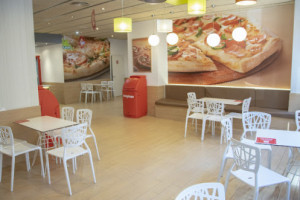 Telepizza Ronda Del Carmen inside