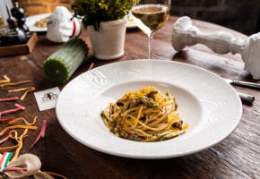 Piazza Italiana Dentro