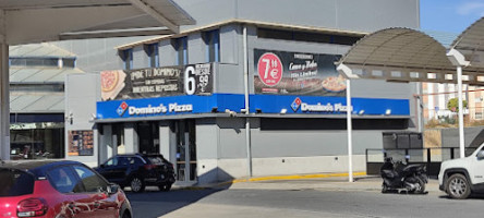 Domino's Pizza Ruben Dario outside