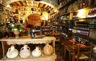 Bodega La Tinaja food