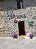 La Vargona outside