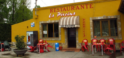 La Piscina outside