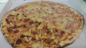 Pizza Via Santa Maria food