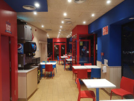 Domino's Pizza Pintor Felo Monzon inside