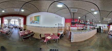 Pizza D'or inside