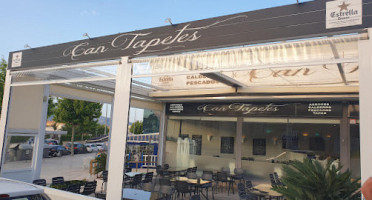 Can Tapetes Tapas outside