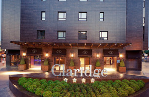 Claridge Restaurant outside