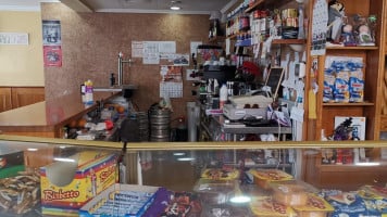 Cafeteria La Parada inside