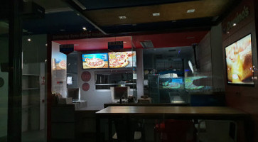 Domino's Pizza Padres Paules inside