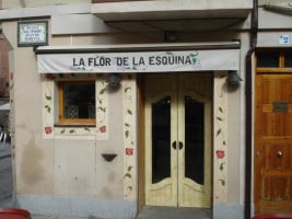 La Esquina food