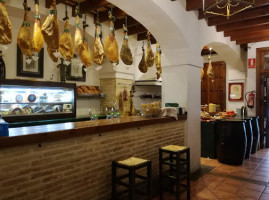 Bodega La Doma food