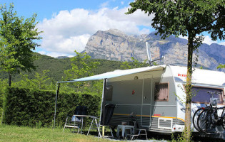 Camping Pena Montanesa outside