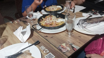 Pizzeria Singapur food