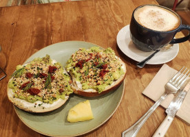 Mazál Bagels Café inside