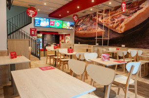 Laredo Telepizza inside