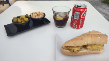 Cafeteria Colau food