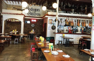 Bodegon El Biberon food