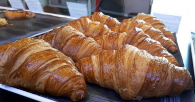 Le Croissant Frances food