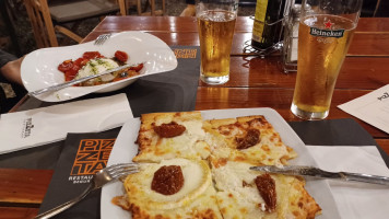 Pizzeria Pizzeta food