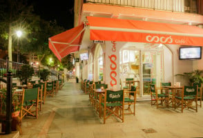 Coco's Cafe outside