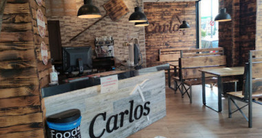 Pizzeria Carlos Iris inside