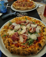 Pizzeria La Trattoria food