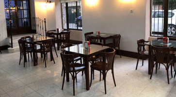 Cafeteria Taperia Hostal Barbate inside