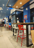 Domino's Pizza Estrella Betelgeuse inside