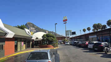 Mcdonald's La Linea outside