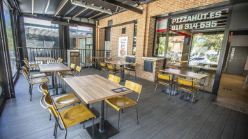 Pizza Hut Boadilla Del Monte inside