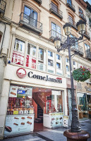 Comejamon outside