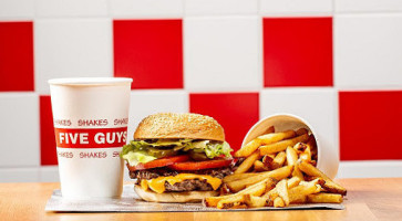 Five Guys Constitucion food